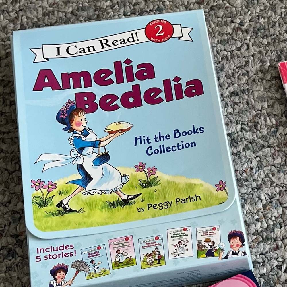 Amelia Bedelia Hit the Books Collection